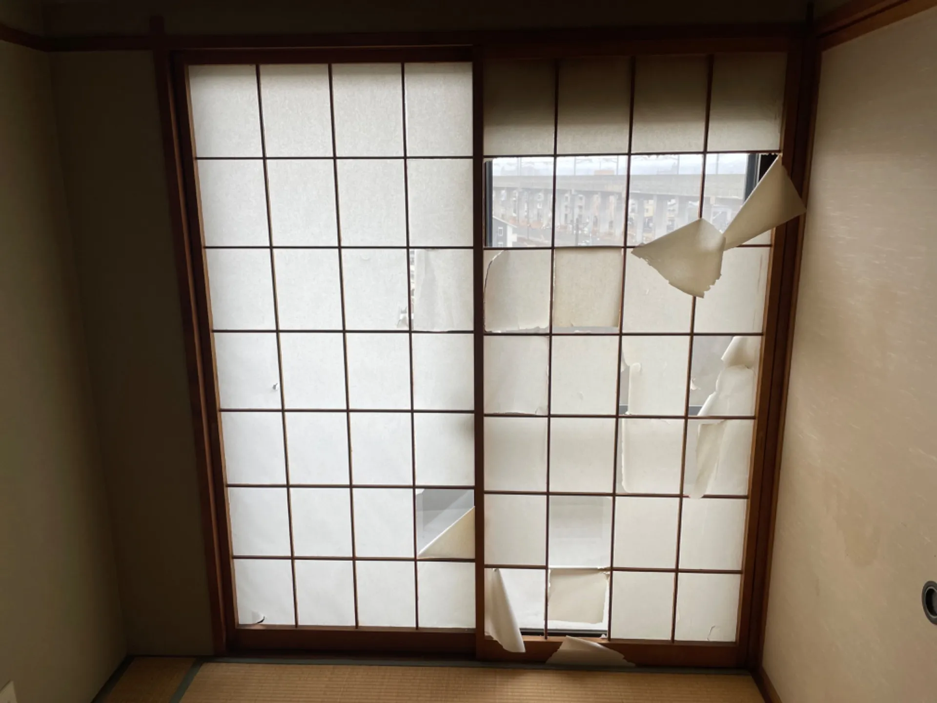 障子貼り替え　施工前。